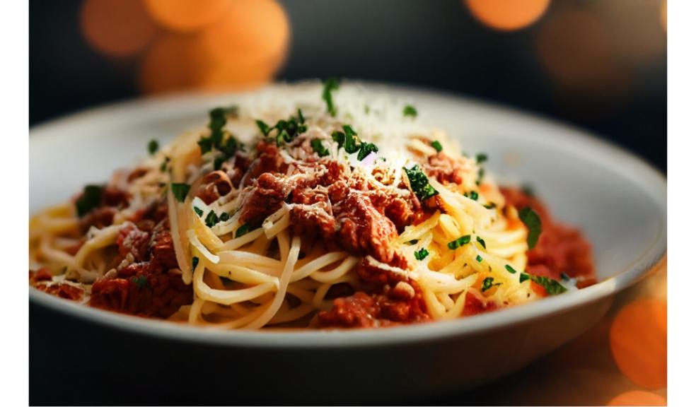 Pro Chef Reveals What Pasta You Should ACTUALLY Serve With A Bolognese ...